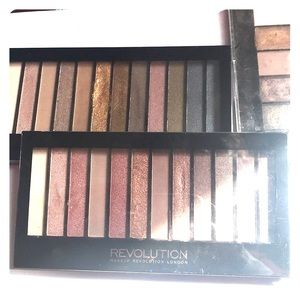 Set of 3 metallic eyeshadows: 2 MAKEUP REVOLUTION